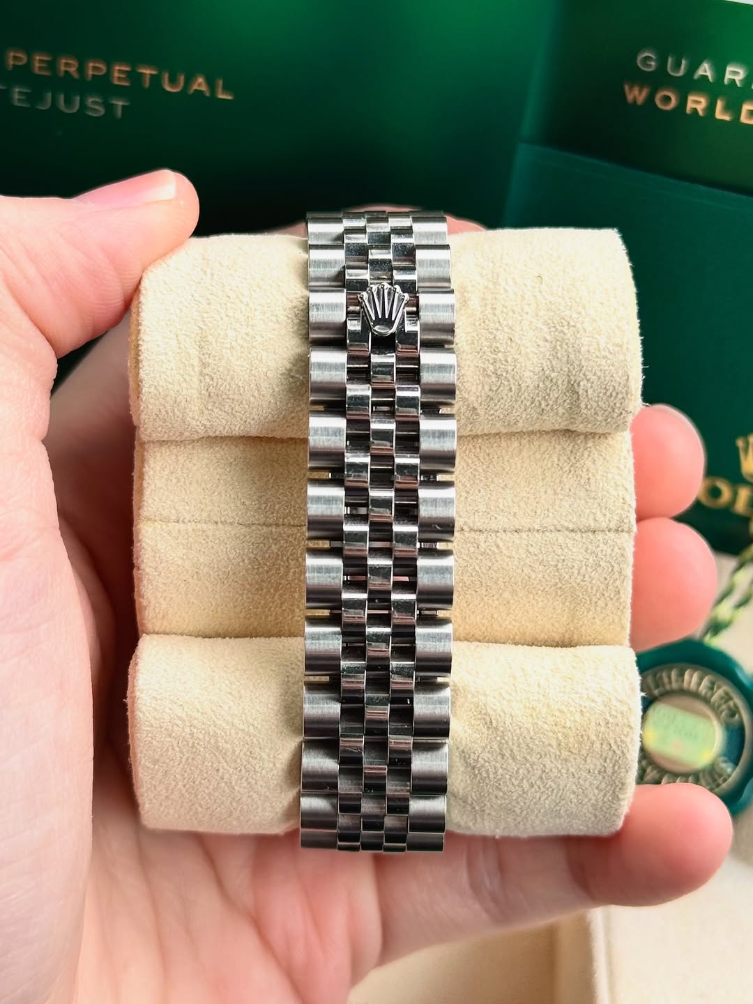 ساعة Rolex Datejust Men’s Watch سحاب ظهر شفاف لون سيلفر ميناء اسود فصوص