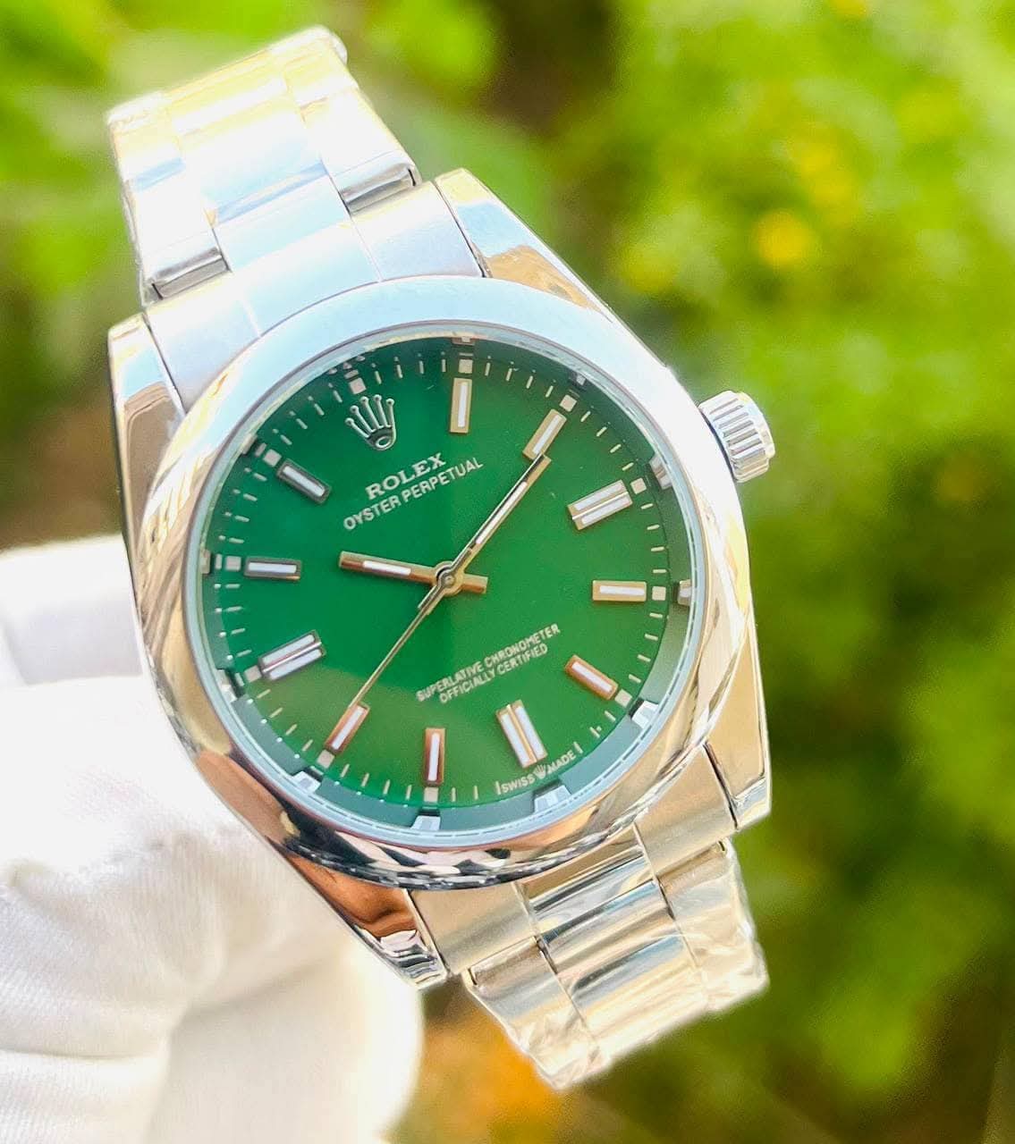 ساعة Rolex Classic لون ابيض واسود وازرق واخضر