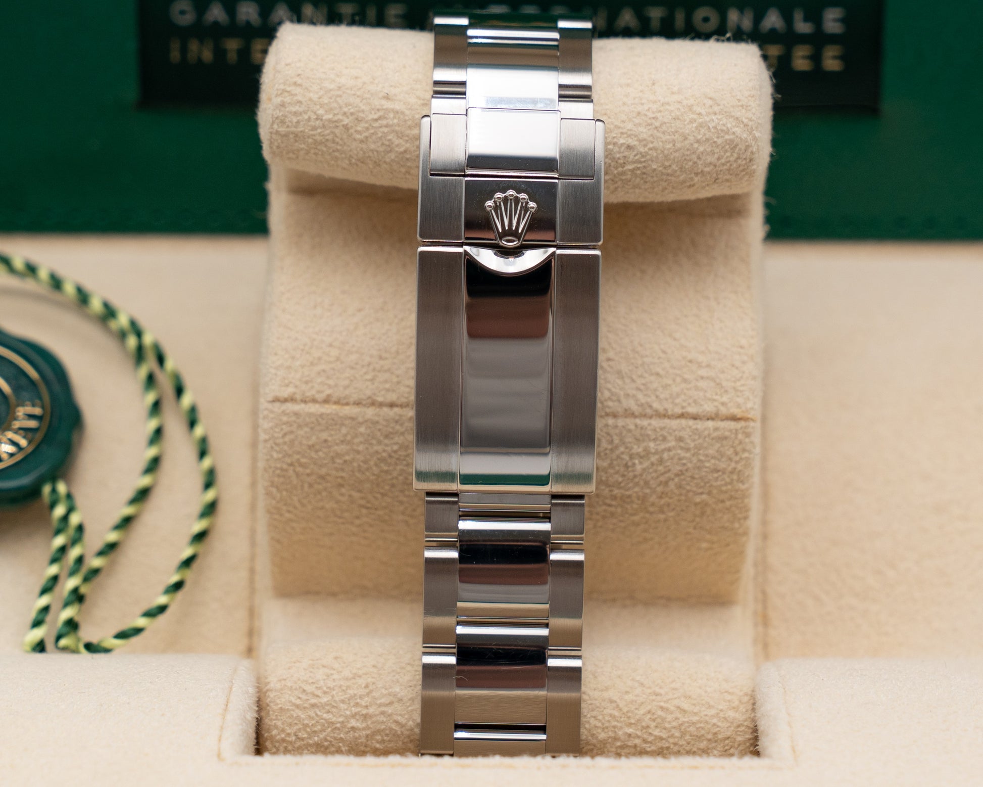 ساعة Rolex Classic لون ابيض واسود وازرق واخضر