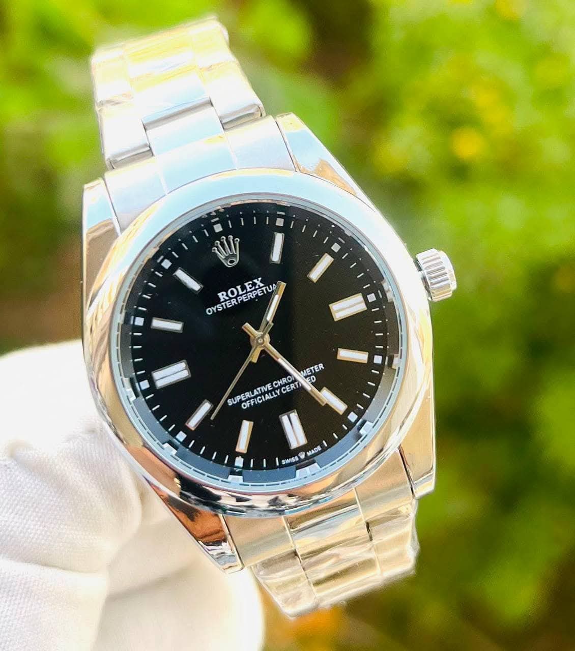 ساعة Rolex Classic لون ابيض واسود وازرق واخضر
