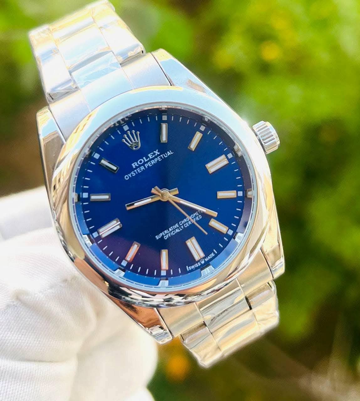 ساعة Rolex Classic لون ابيض واسود وازرق واخضر