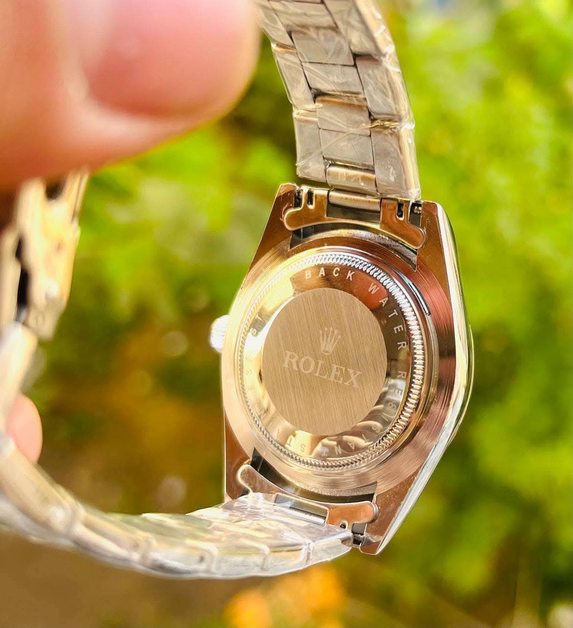 ساعة Rolex Classic لون ابيض واسود وازرق واخضر