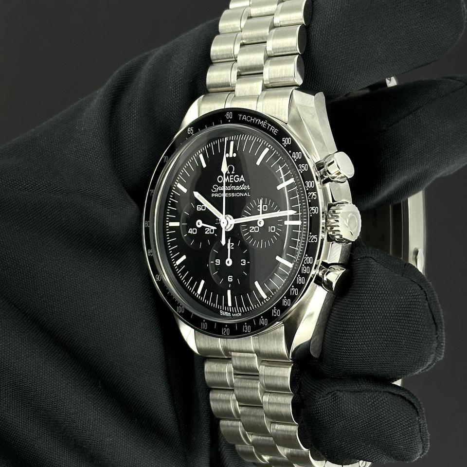 ساعة Omega Chronograph Watch –  لون سيلفر ميناء اسود _ و ميناء ابيض في ازرق