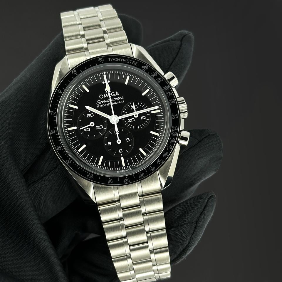 ساعة Omega Chronograph Watch –  لون سيلفر ميناء اسود _ و ميناء ابيض في ازرق