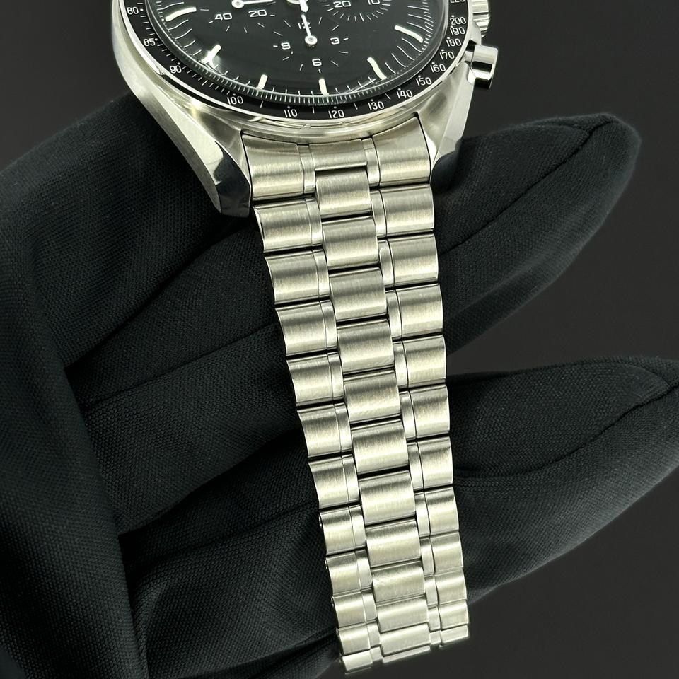 ساعة Omega Chronograph Watch –  لون سيلفر ميناء اسود _ و ميناء ابيض في ازرق