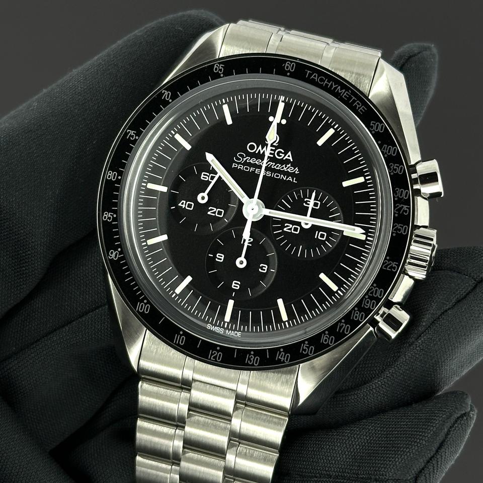 ساعة Omega Chronograph Watch –  لون سيلفر ميناء اسود _ و ميناء ابيض في ازرق
