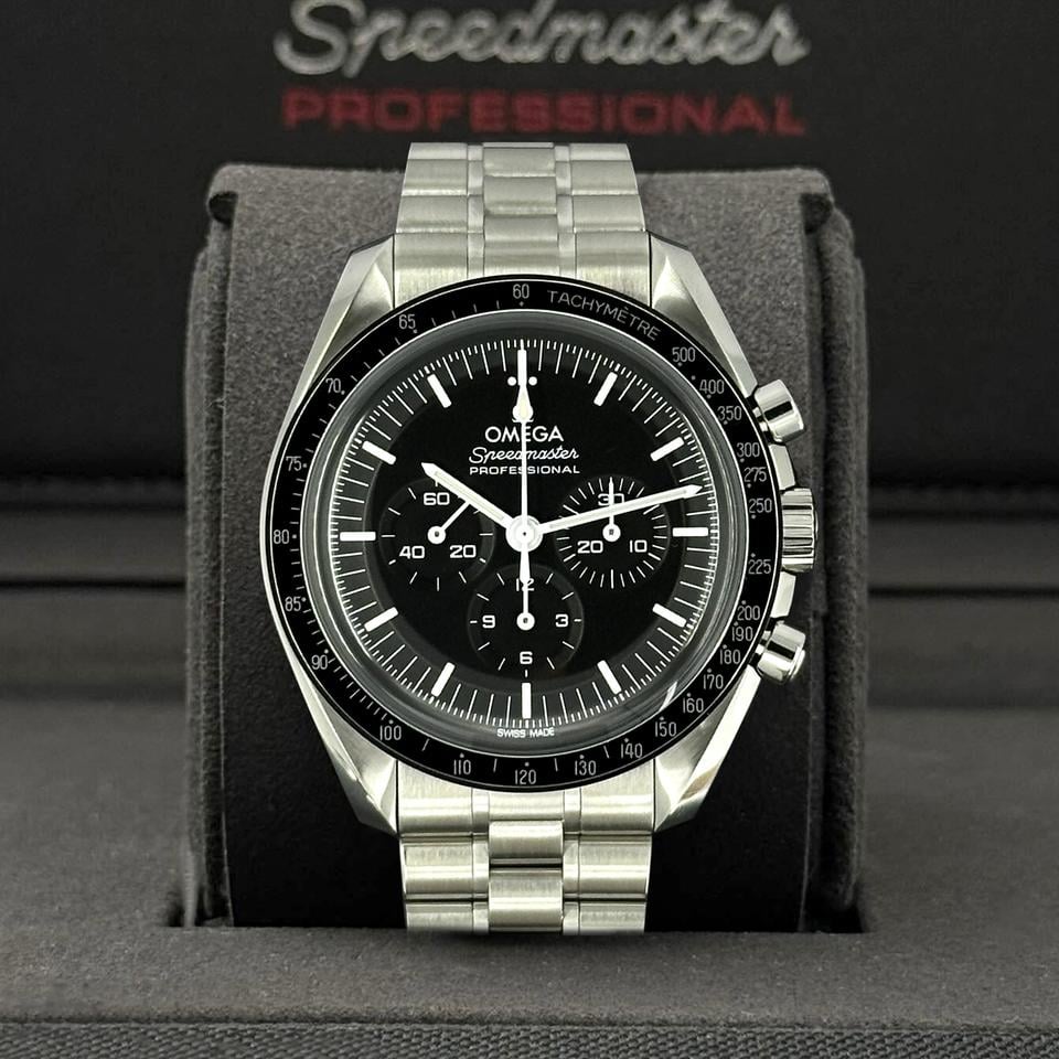 ساعة Omega Chronograph Watch –  لون سيلفر ميناء اسود _ و ميناء ابيض في ازرق
