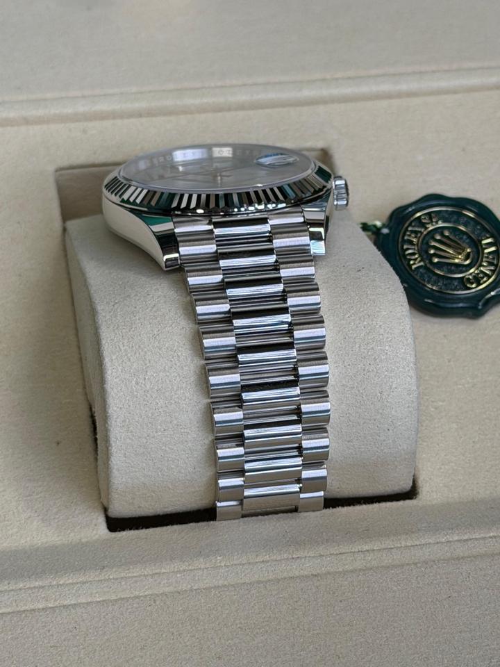 ساعة Rolex Day-Date Arabic Numerals – Baby Blue Dial بها 2 نتيجة اطار شروط