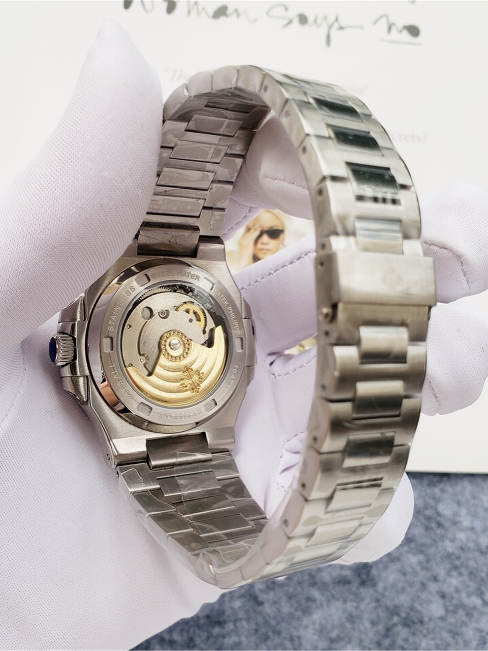 ساعة Patek Philippe Men’s Metal Watch –  with Date ماكينة سحاب ظهر شفاف لون سيلفر ميناء ابيض واسود وازرق 